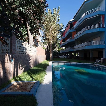 Apartamento En 1Era Linea Mar Con Terraza De 25M2 Castelldefels Bagian luar foto