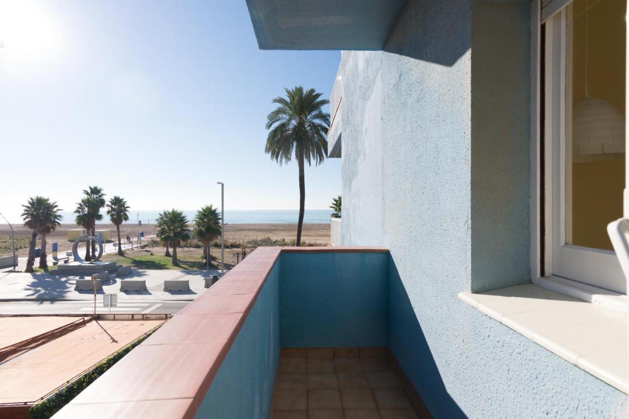 Apartamento En 1Era Linea Mar Con Terraza De 25M2 Castelldefels Bagian luar foto