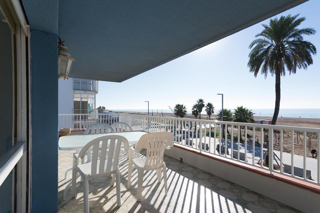 Apartamento En 1Era Linea Mar Con Terraza De 25M2 Castelldefels Bagian luar foto
